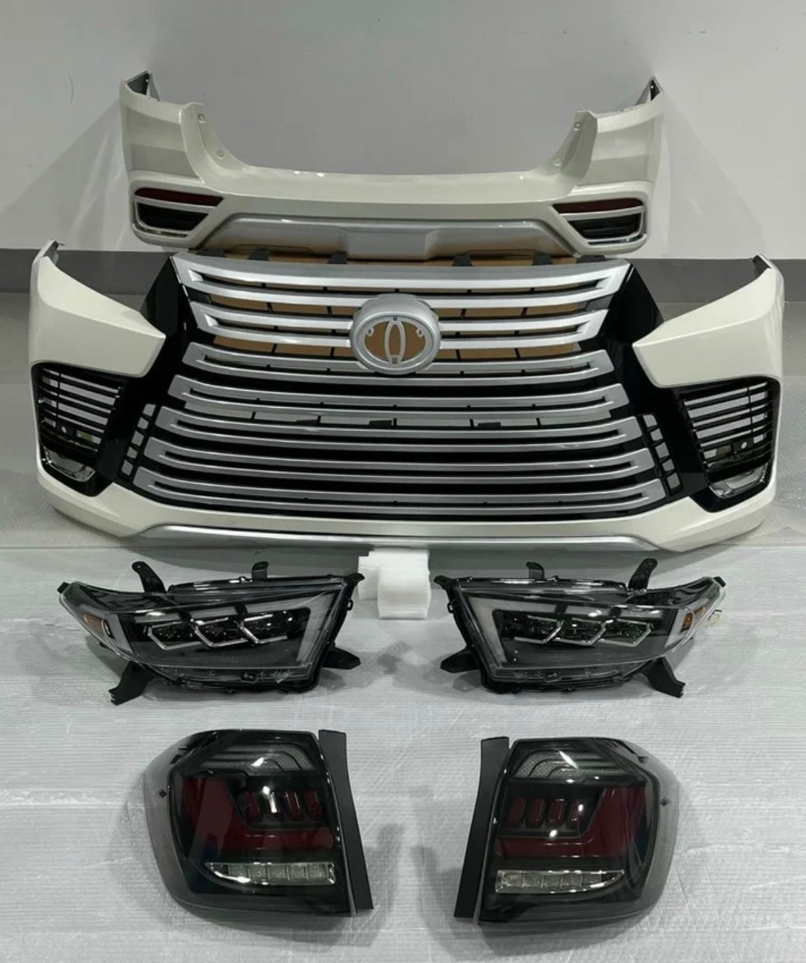 Обвес и фары стиль LX600 на Toyota Highlander U40 2010-2013